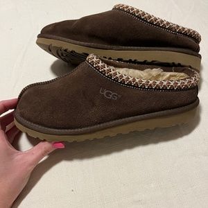 Brown tazman ugg slipper